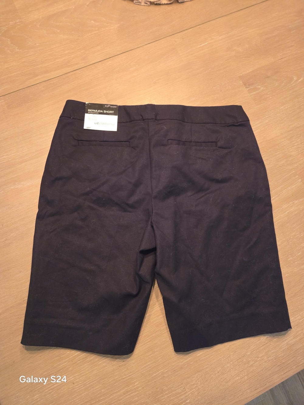 Womens Sz 4P Black Bermuda Shorts Liz Claiborne Career New